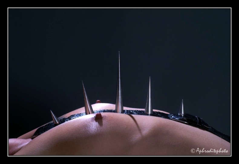 004 La ceinture à pointes